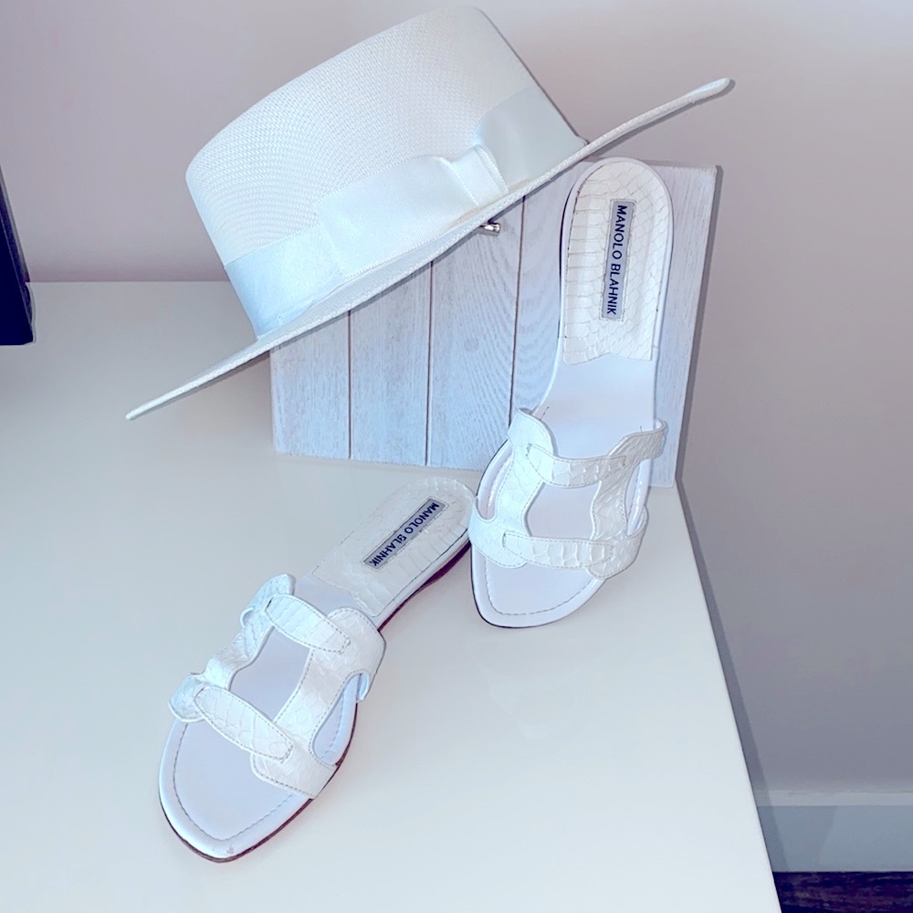 Malono Blahnik White Lizard Sandals. 37